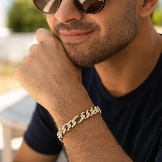 14k Yellow Gold White Pave High Polish Modern Lite Figaro Bracelet (9.50 mm)