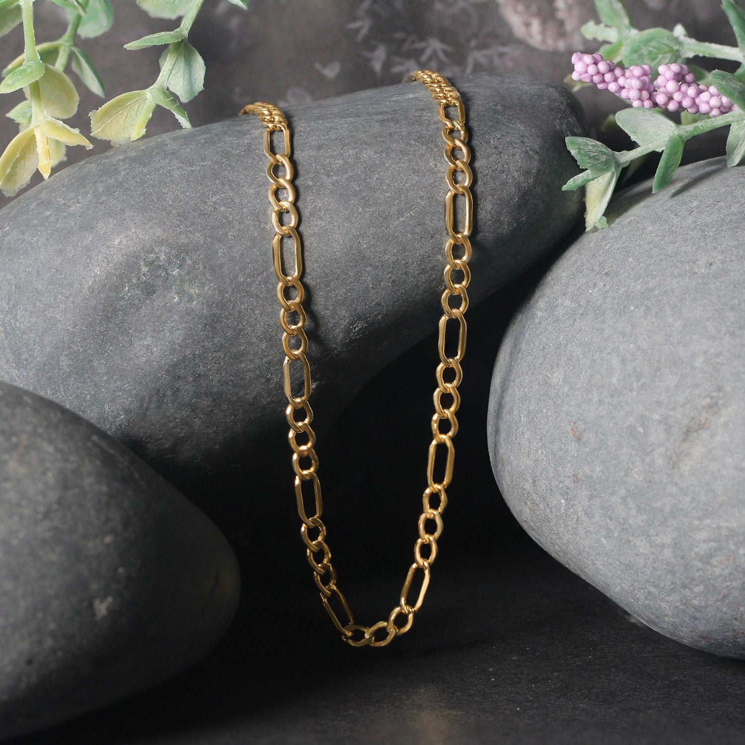 Side profile view of 10K yellow gold lite Figaro chain, 3.70mm, emphasizing link thickness and craftsmanship
