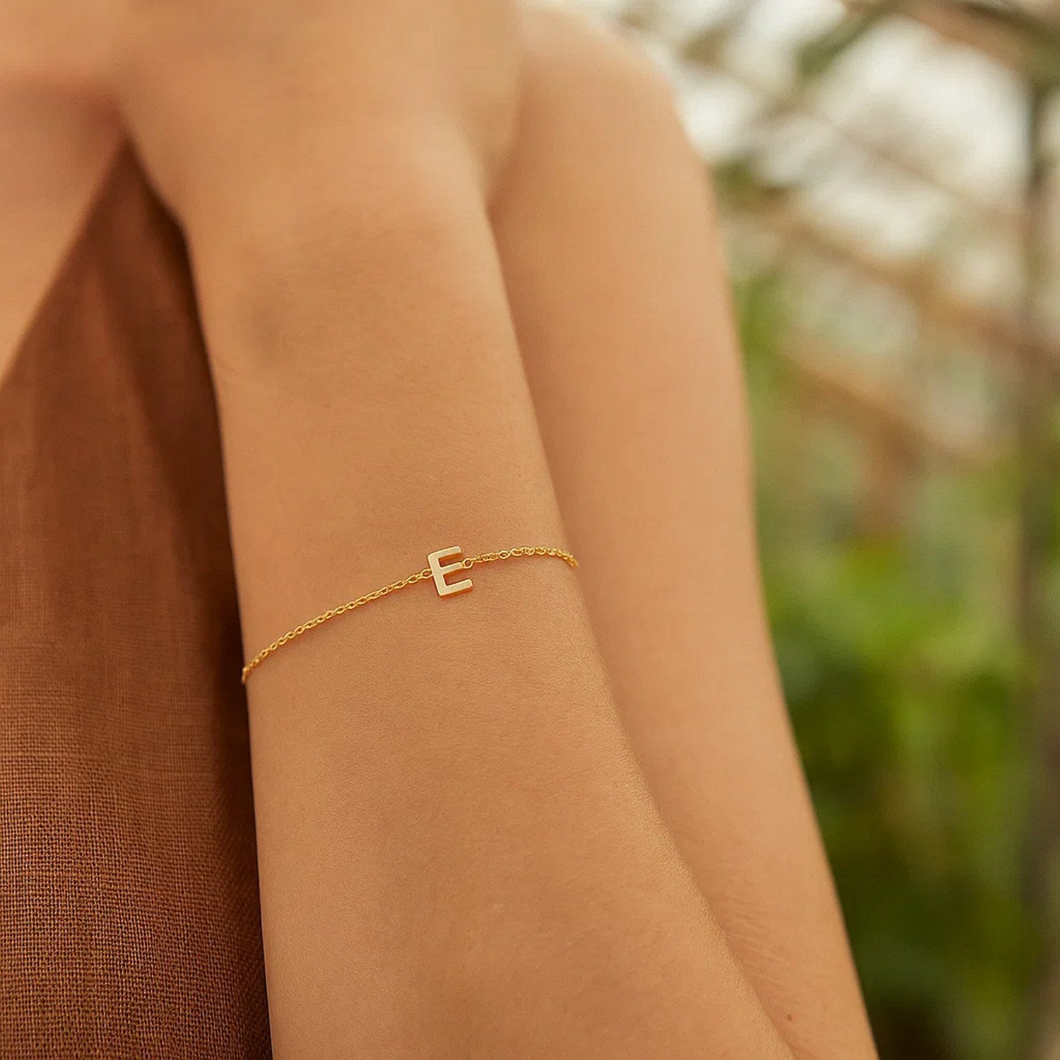 14K Yellow Gold Women's Mini Initial E Bracelet – 7 Inches – 14K Gold