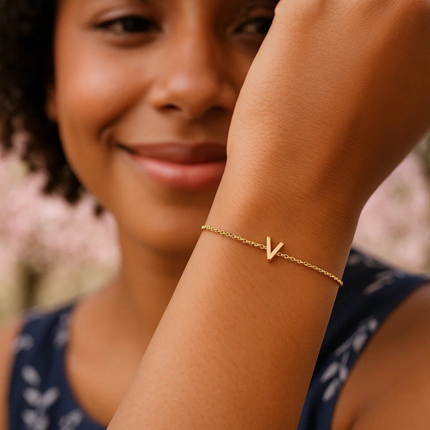 14K Yellow Gold Women's Mini Initial V Bracelet – 7 Inches – 14K Gold