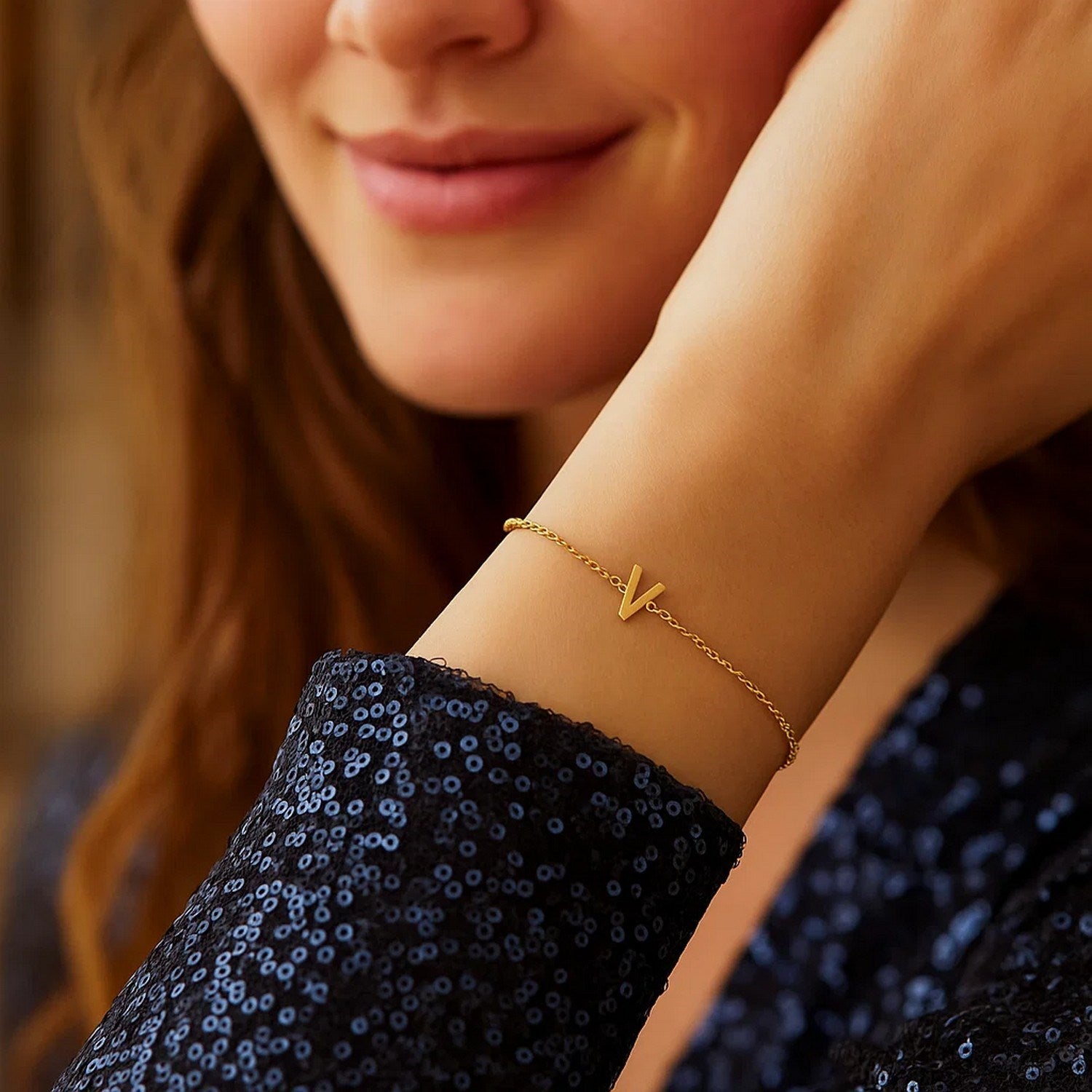 14K Yellow Gold Women's Mini Initial V Bracelet – 7 Inches – 14K Gold