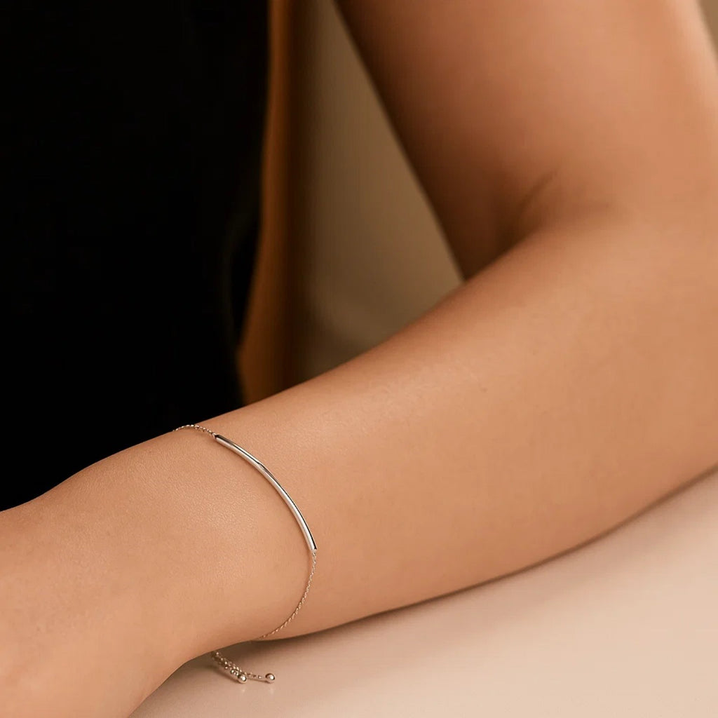 14k White Gold Smooth Curved Bar Lariat Design Bracelet (1.00 mm)