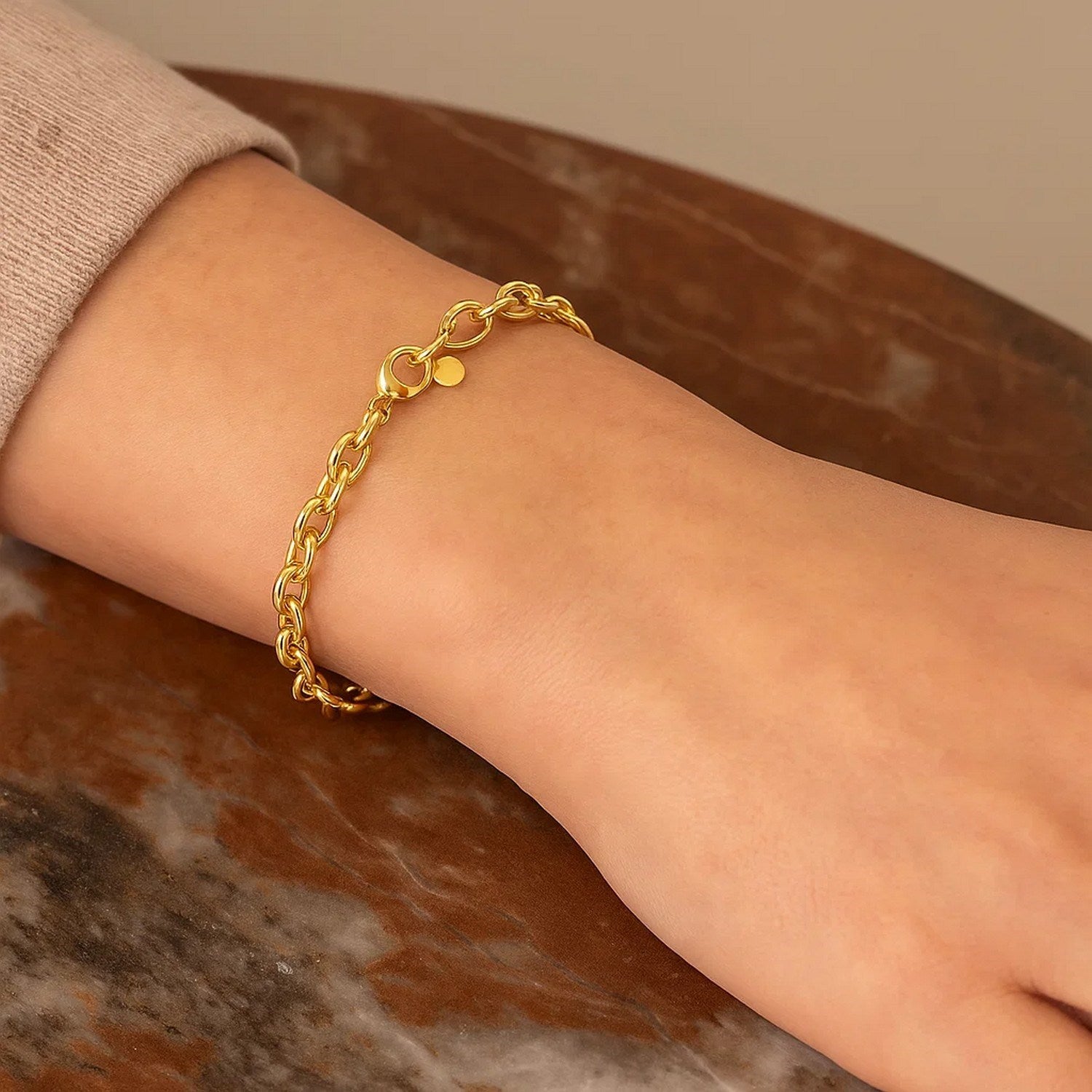 14K Yellow Gold Charm Lock Rolo Chain Bracelet (5.10mm)