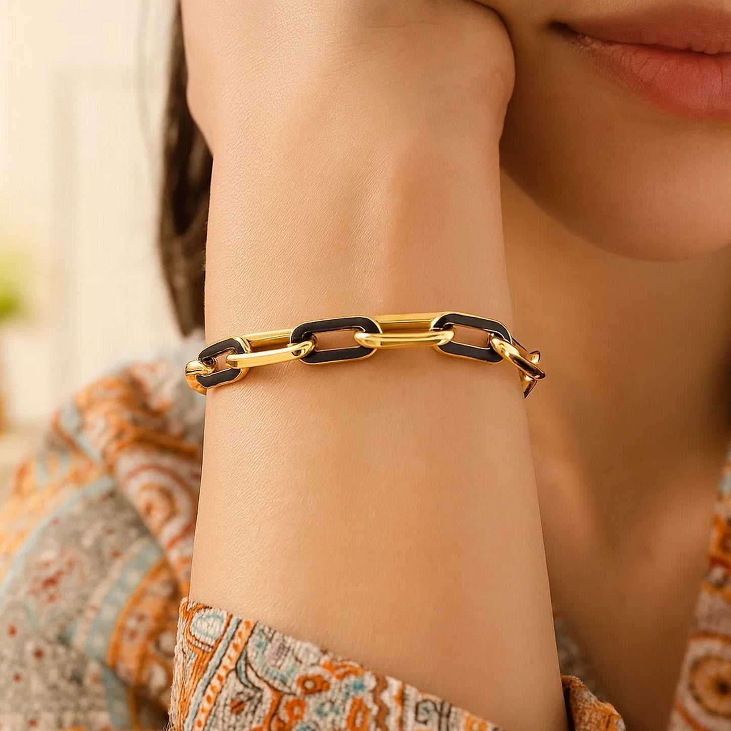 14k Yellow Gold Black Onyx Paperclip Gem Link Bracelet (7.00 mm)