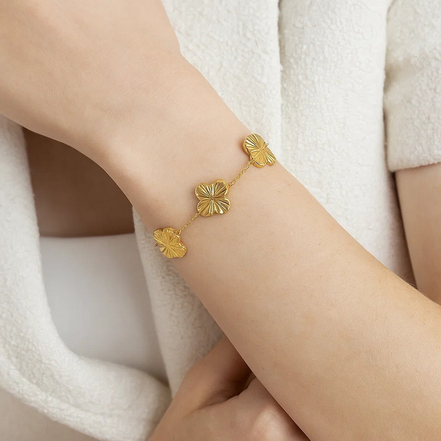 14K Yellow Gold Clover Link Bracelet | Spring Ring Clasp | 7.25 Inches
