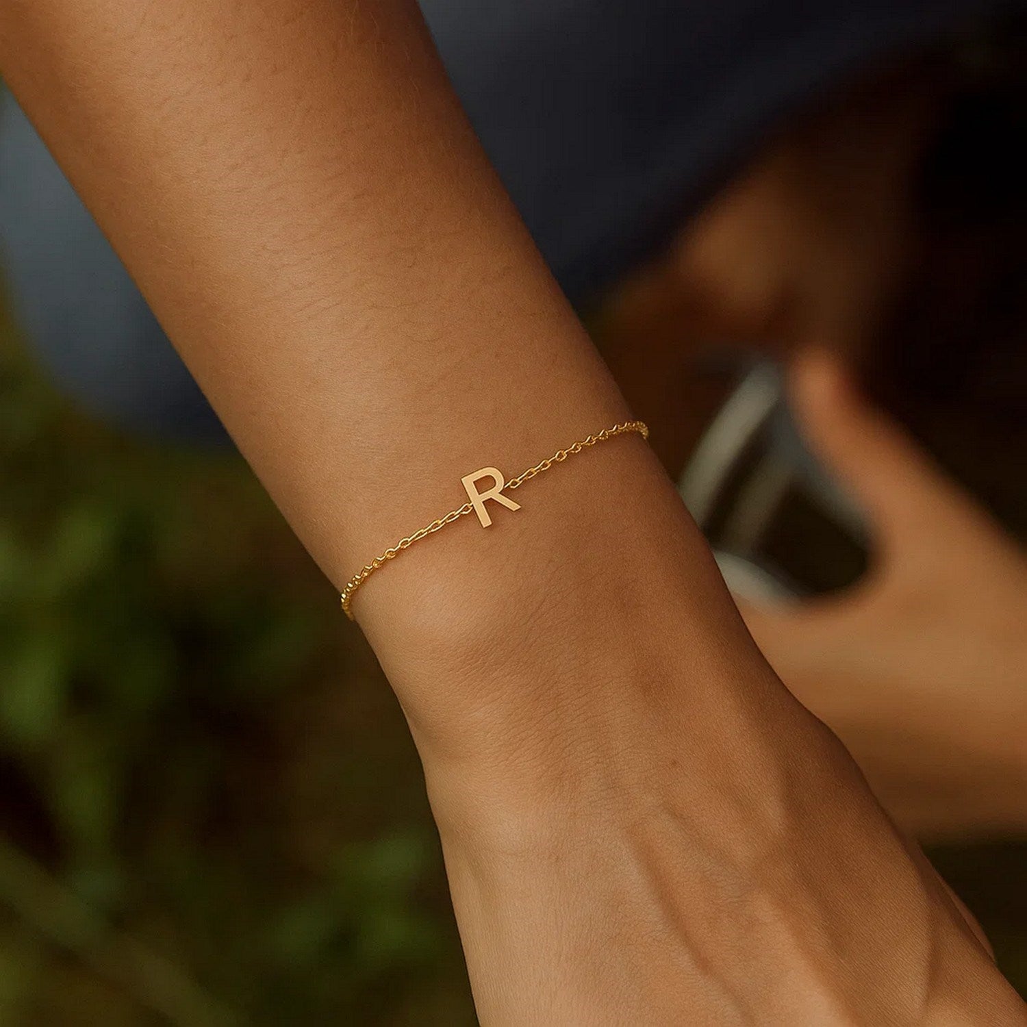 14K Yellow Gold Women's Mini Initial R Bracelet – 7 Inches – 14K Gold