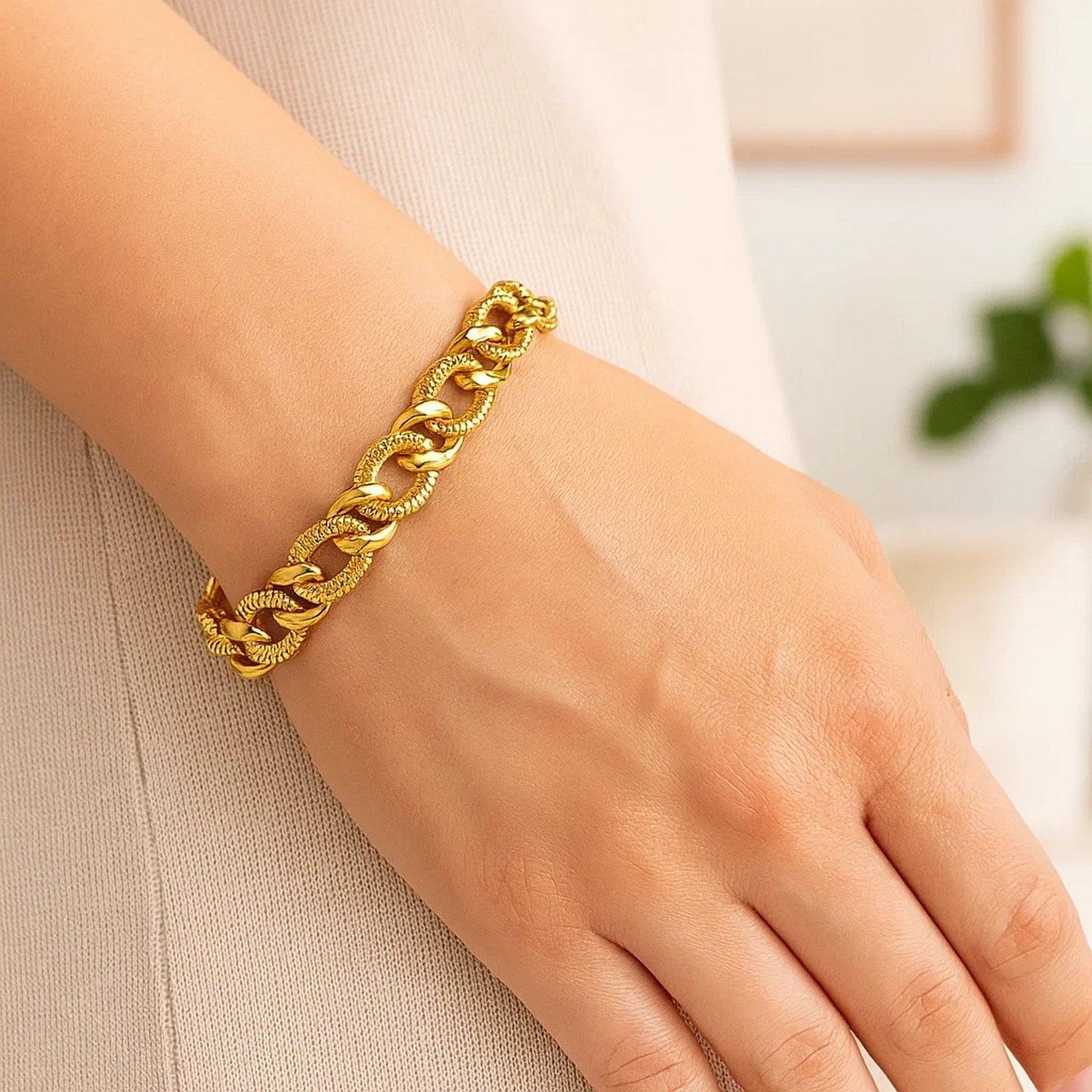 14K Yellow Gold Diamond-Cut Curb Chain Bracelet (8.80 mm)