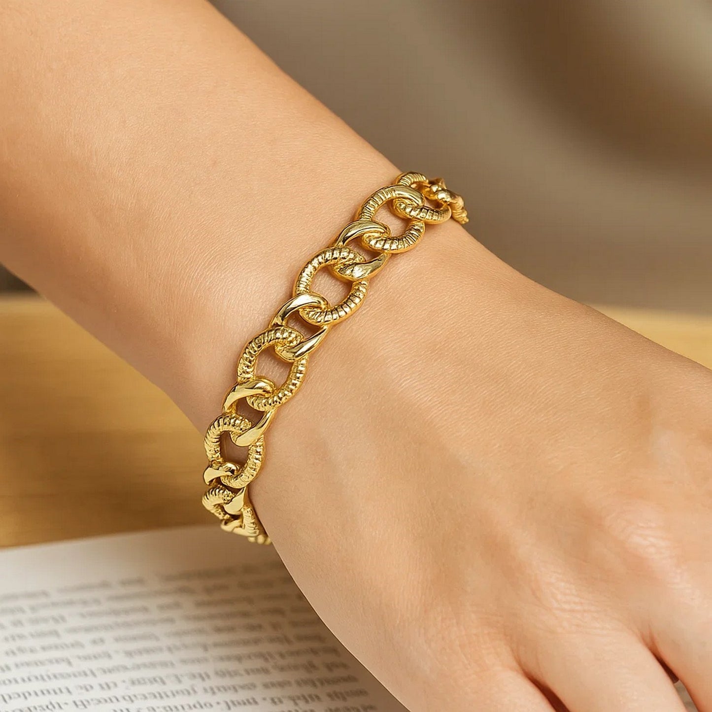 14K Yellow Gold Diamond-Cut Curb Chain Bracelet (8.80 mm)